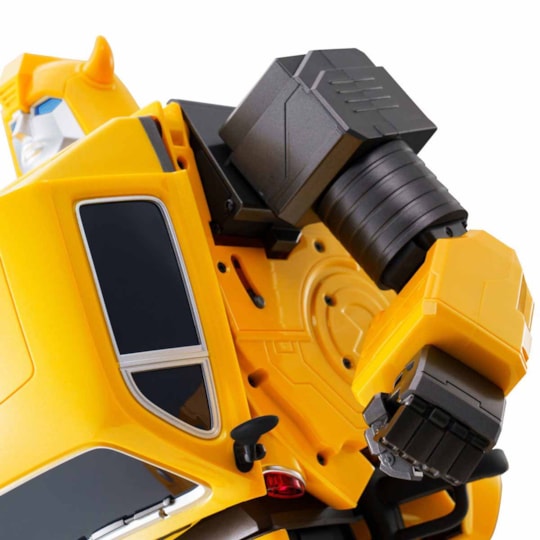 Bumblebee Flagship Auto-Converting Robot - Transformers - Robosen