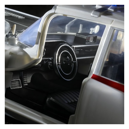 Ecto-1 Plasma Series Escala 1/18 Ghostbusters Hasbro