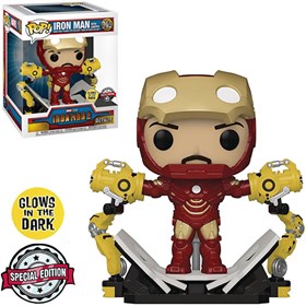 Funko Pop Iron Man with Gantry #905 - Special Edition GITD Brilha no Escuro - Iron Man 2