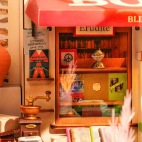 Kit de Montar Corner Bookstore Book Nook Diorama para prateleira - Hands Craft Rolife