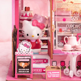 Kit de Montar Hello Kitty Patisserie Book Nook Diorama para prateleira - Hello Kitty - Hands Craft